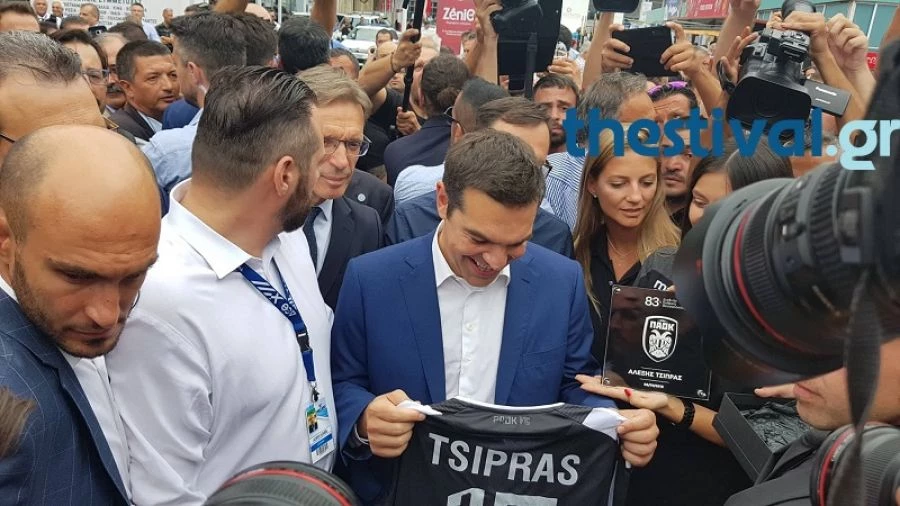Τσίπρας στο περίπτερο του ΠΑΟΚ: Όλα θα γίνουν για το γήπεδο – Δεν ξαναλέω για πρωτάθλημα (βίντεο)